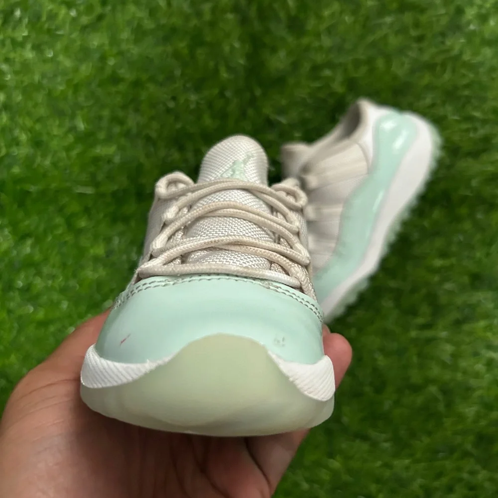 Youth AJ 11 Low ‘Igloo’ - Size 11C - Great Condition, Clean And Ready To Wear - Picture 2 of 9